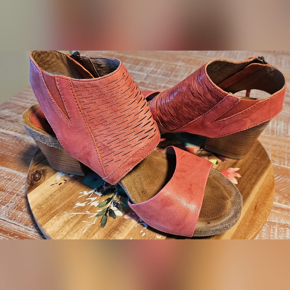 Women's Sofft Milan Block Heel Sandals - Size 8.5